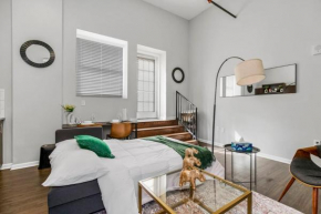 Stylish 1BR Near MKC Airport Pet Friendly and Gym